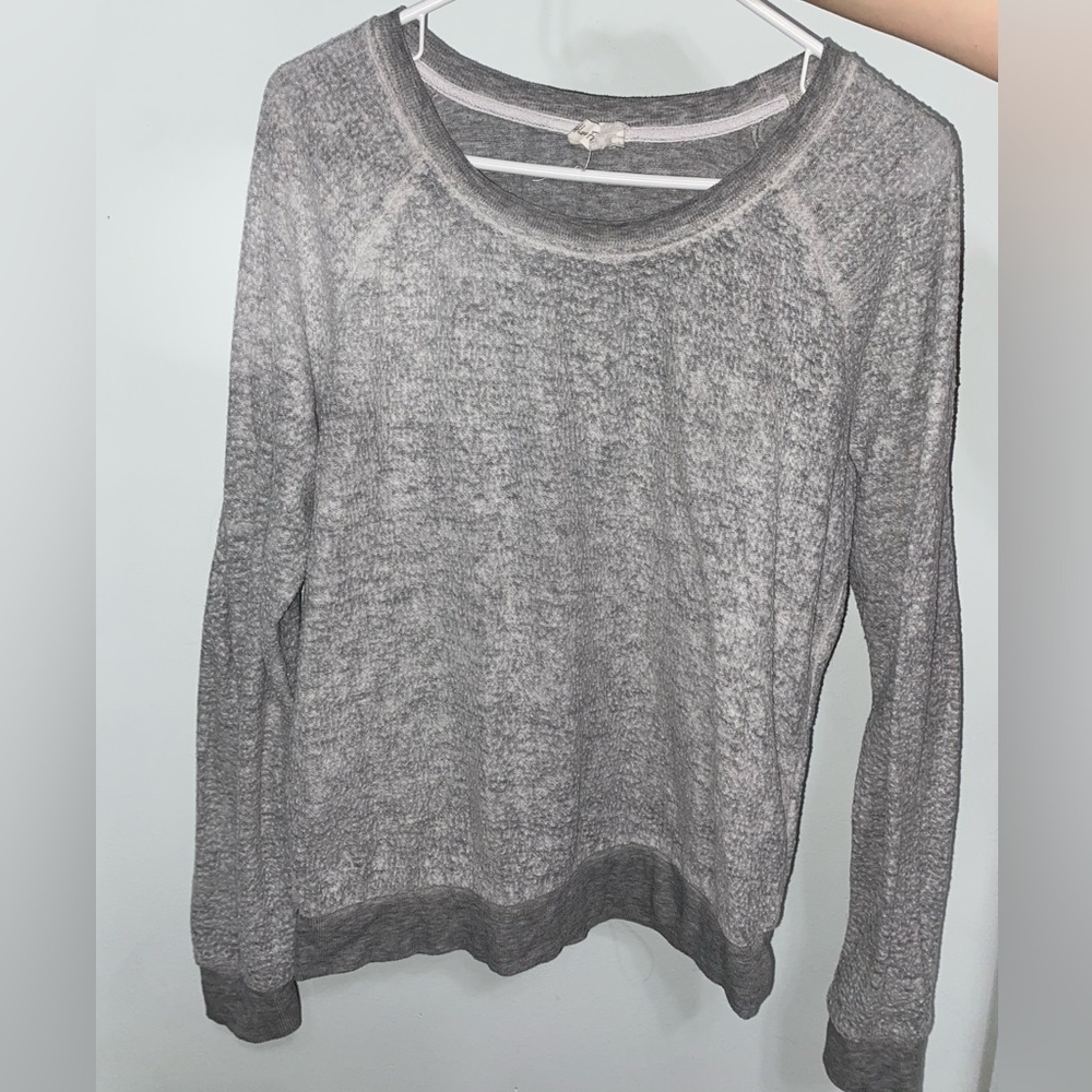 grey sweatshirt